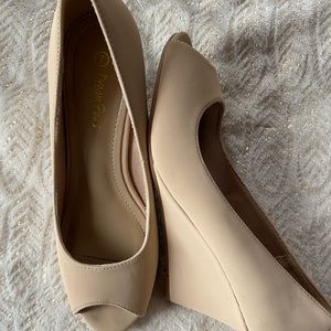 Nude wedges